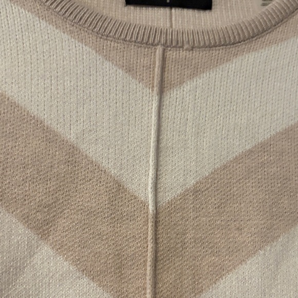 Tahari Beige and White Chevron woman Crewneck Sweater - Picture 6 of 7